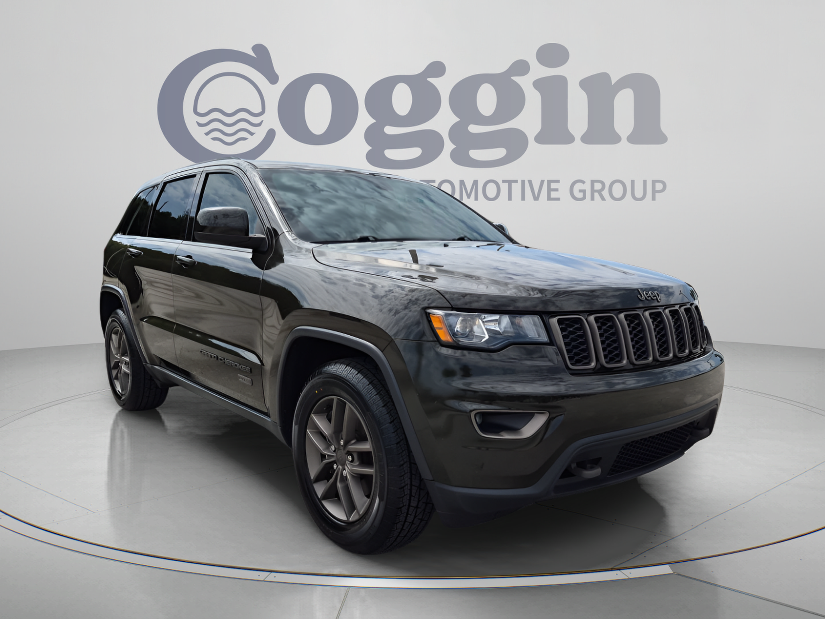 Used 2017 Jeep Grand Cherokee Laredo 75th Anniversary RWD image 8