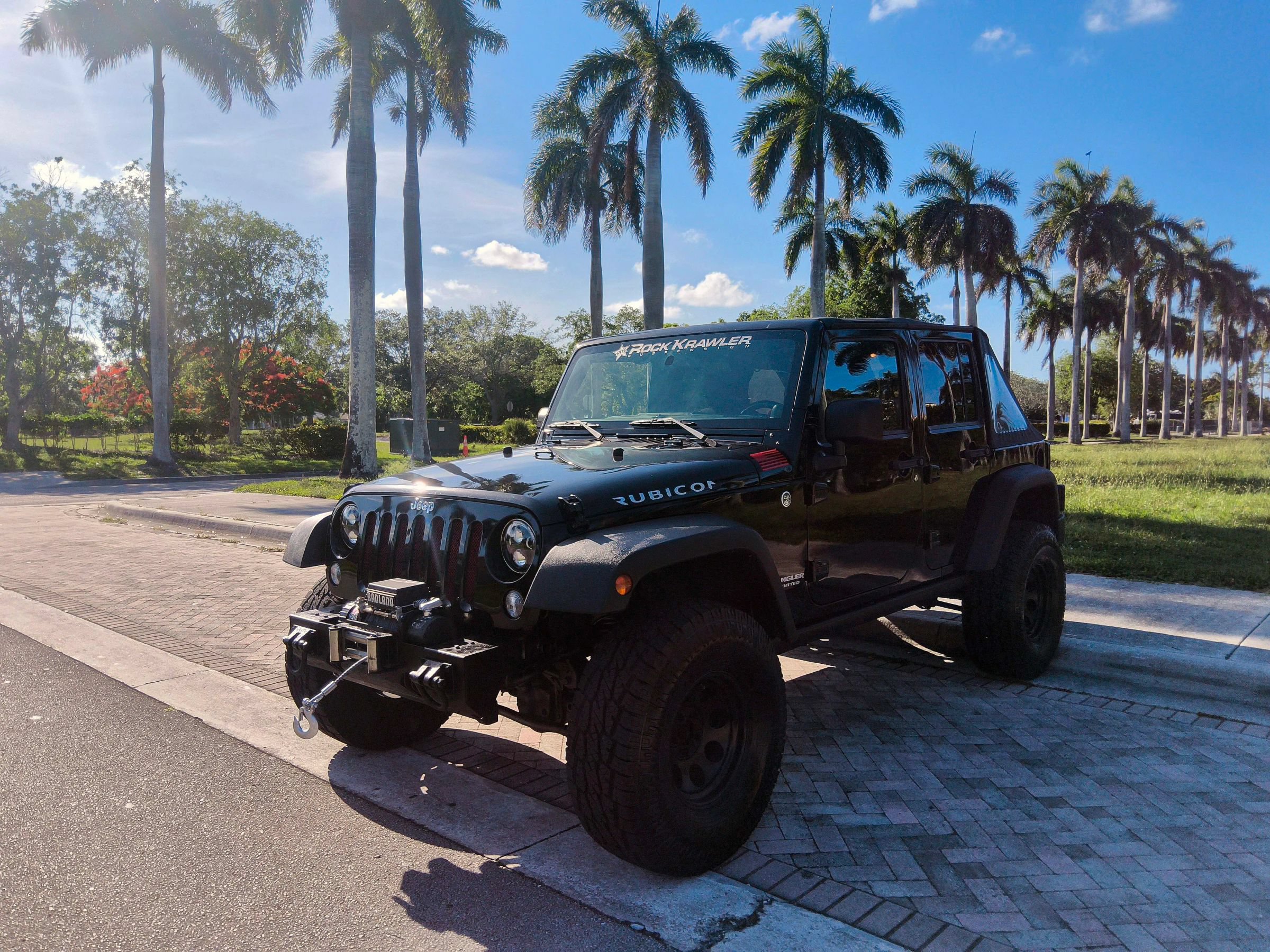 Used 2014 Jeep Wrangler Unlimited Rubicon w/ Connectivity Group AWD/4WD image 3