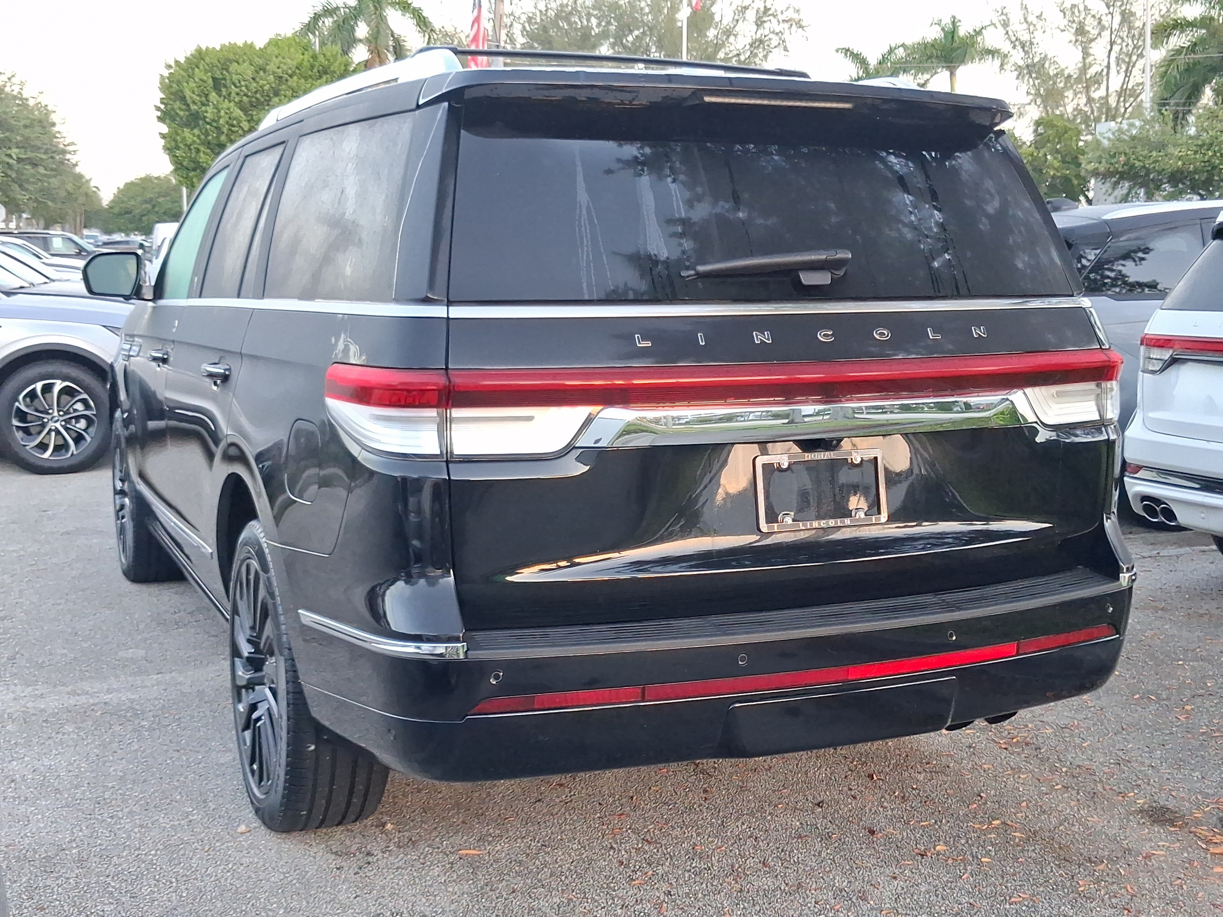 Certified 2023 Lincoln Navigator Black Label AWD/4WD image 3