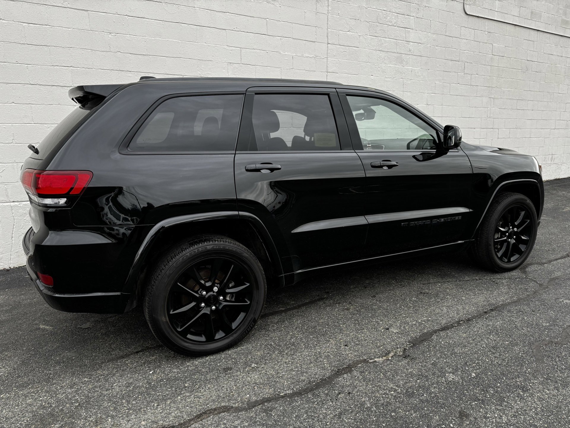 Used 2022 Jeep Grand Cherokee Altitude image 8