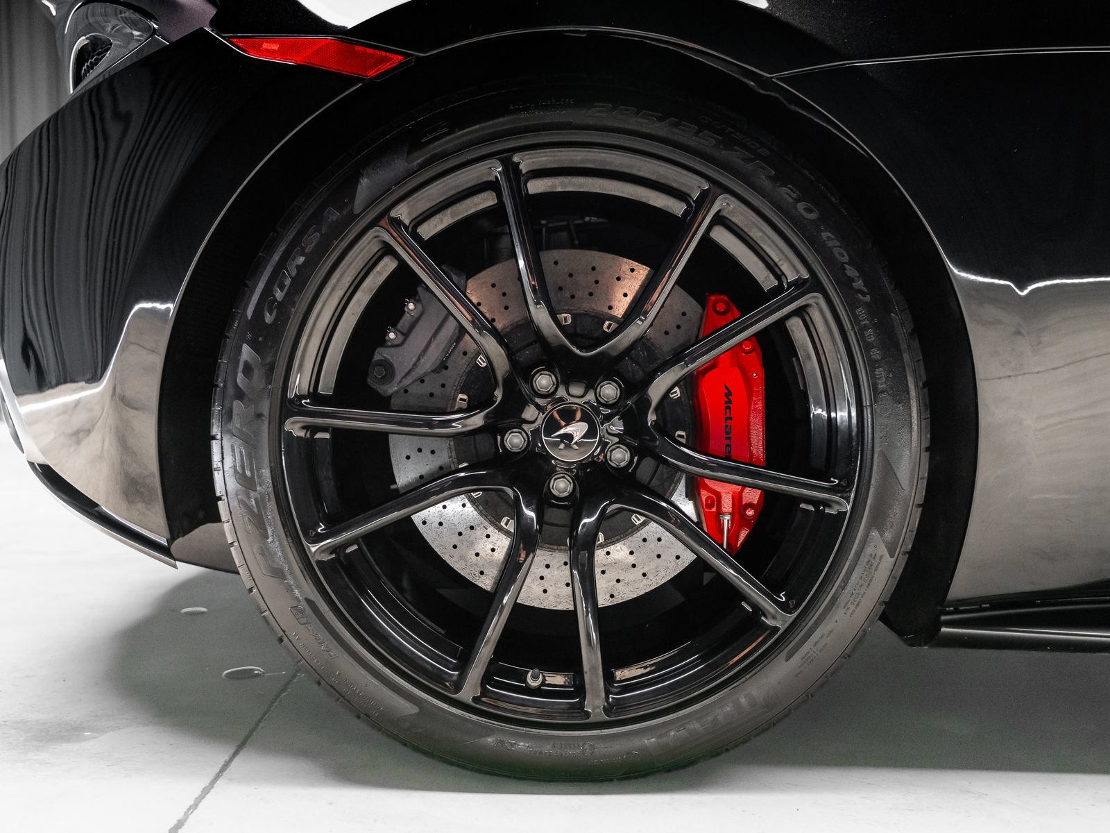 Used 2019 McLaren 570S Spider RWD image 31