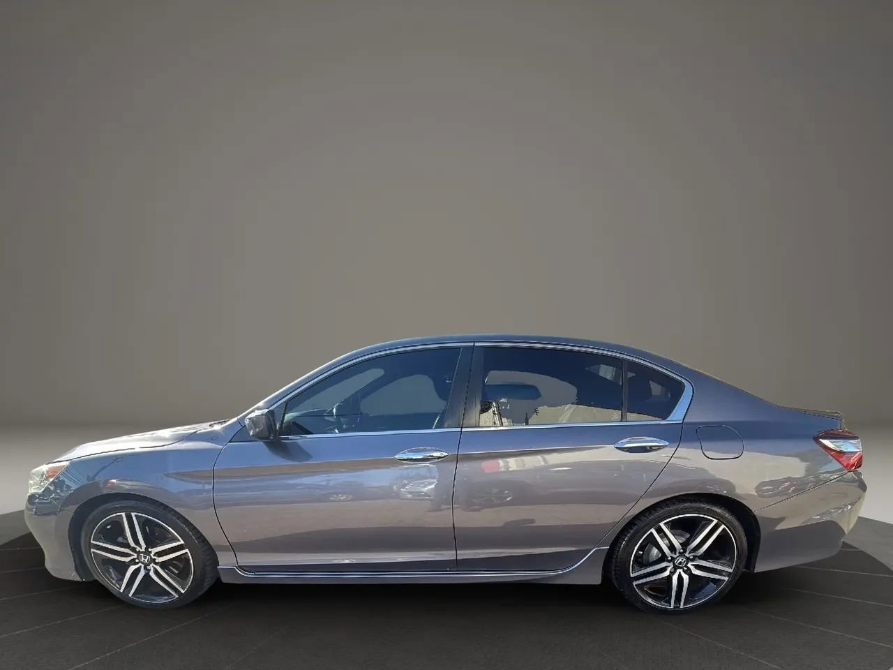 Used 2017 Honda Accord Sport image 8