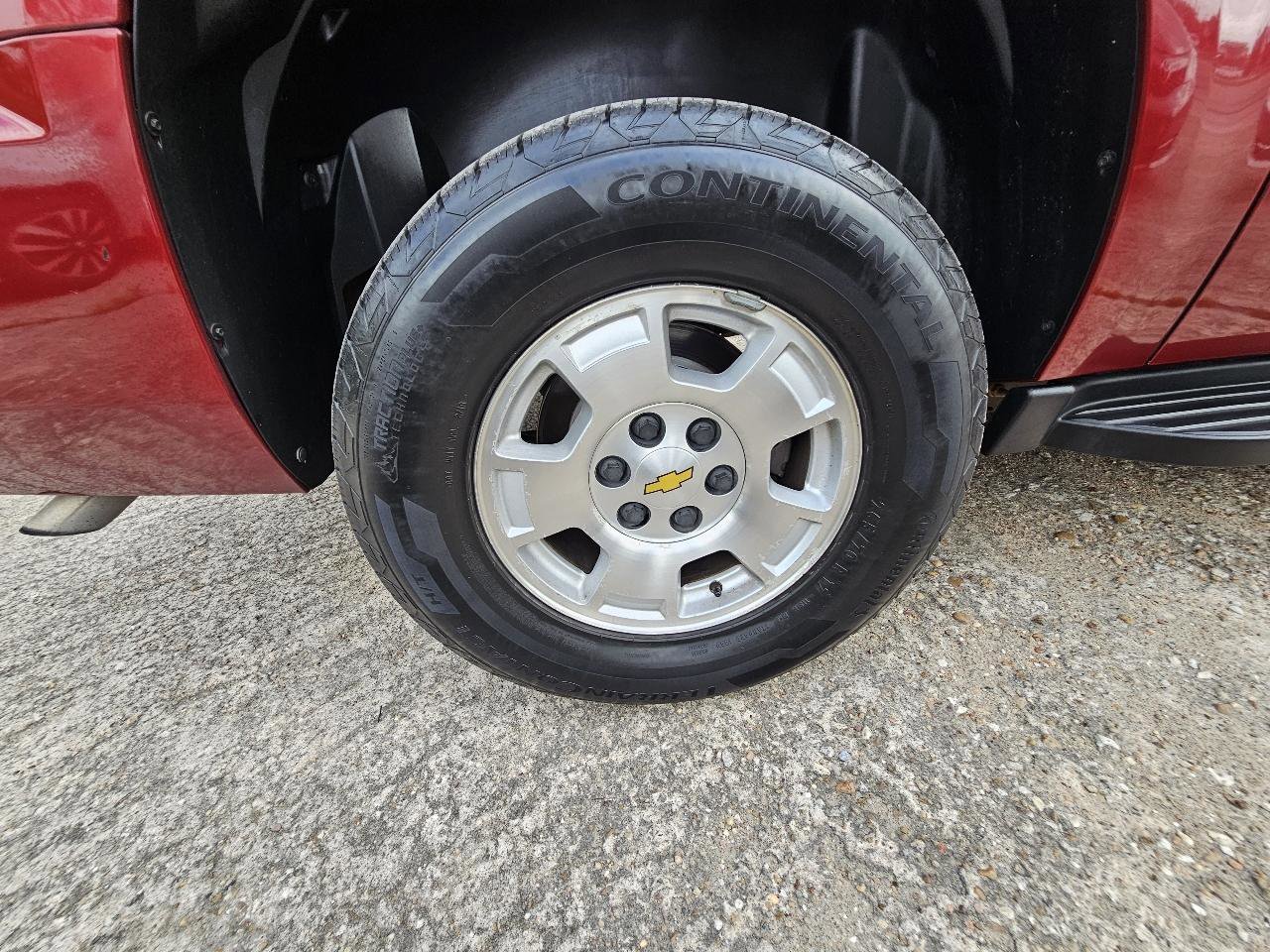 Used 2011 Chevrolet Suburban LT image 11