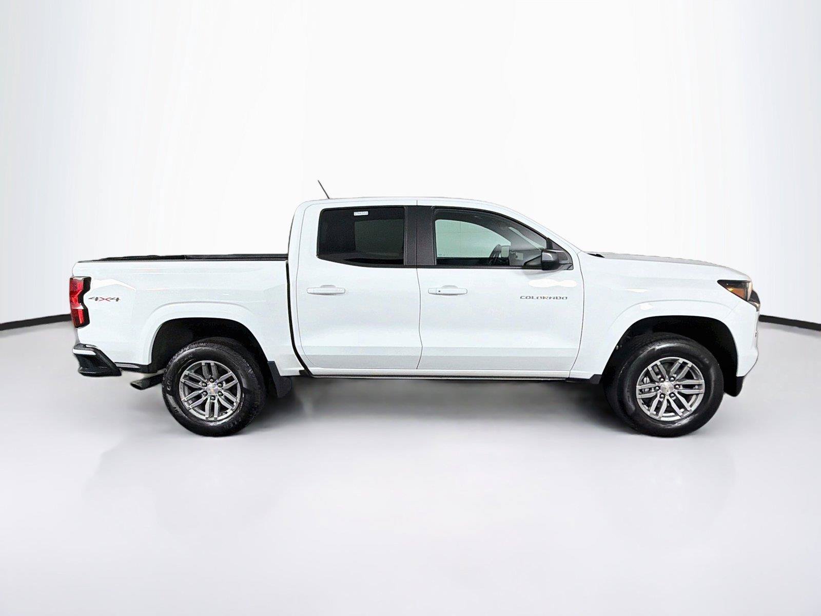 Used 2024 Chevrolet Colorado LT w/ LT Convenience Package AWD/4WD image 12