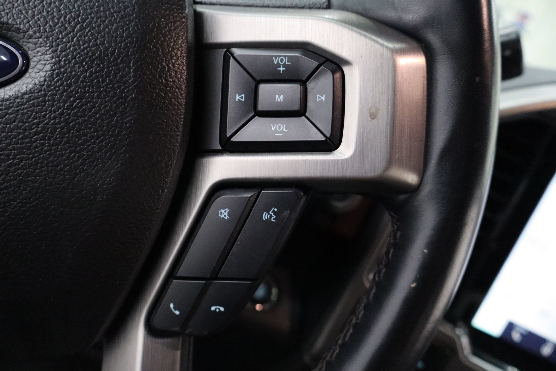 Used 2022 Ford F250 Platinum w/ FX4 Off-Road Package AWD/4WD image 15