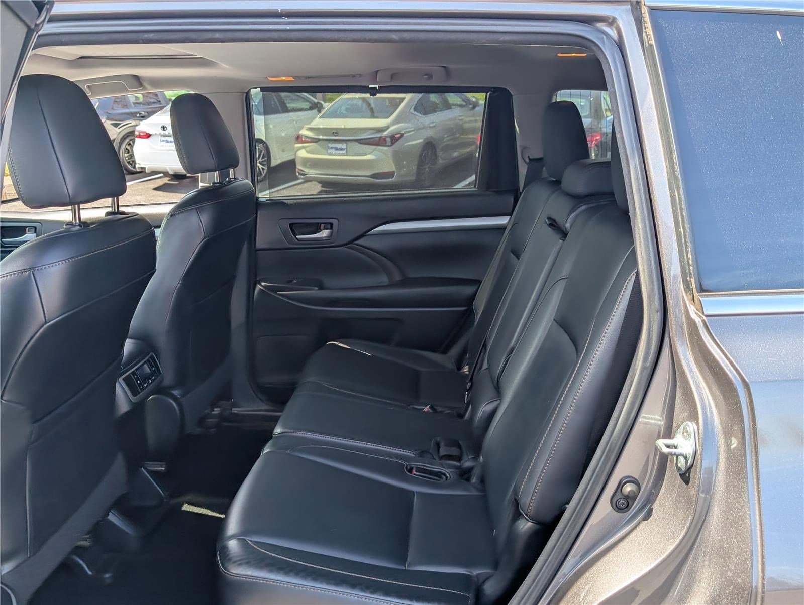 Used 2016 Toyota Highlander XLE image 16