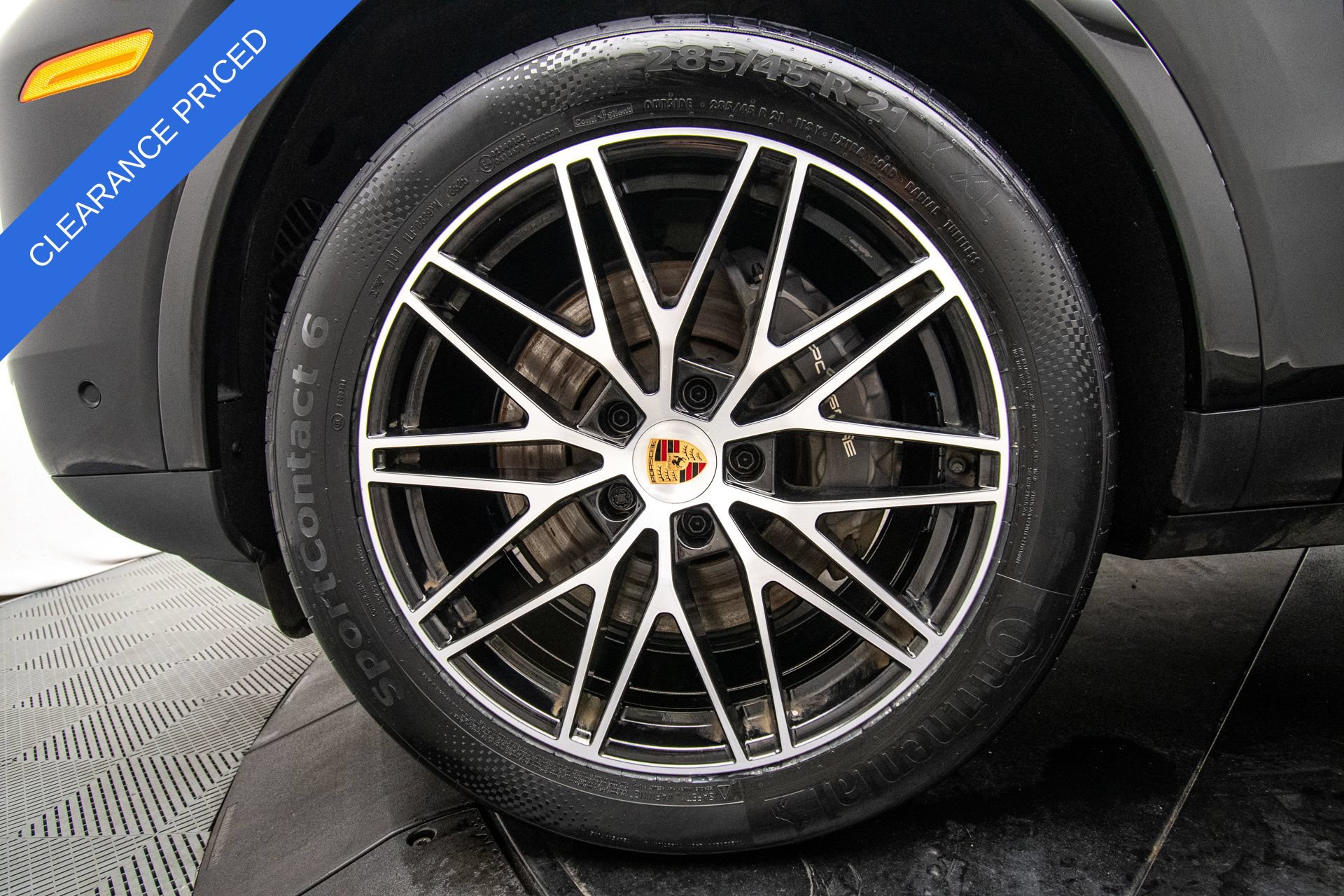 Used 2025 Porsche Cayenne AWD/4WD image 32