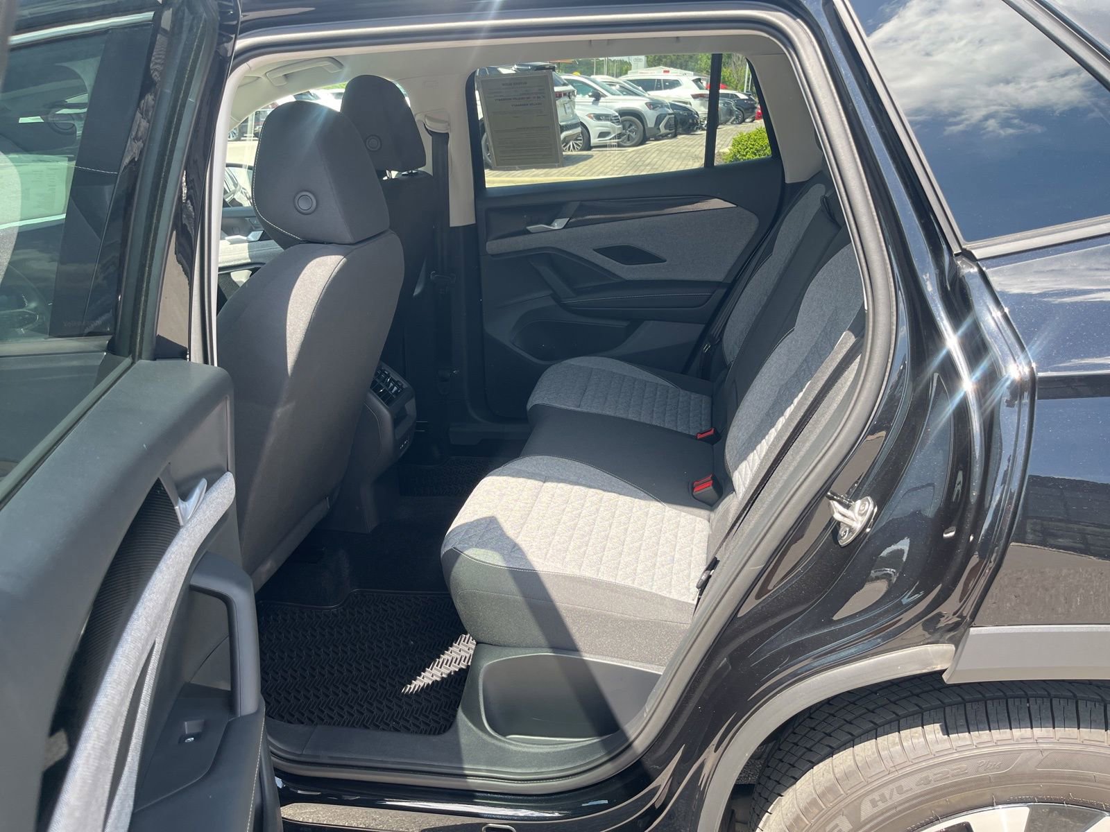 Certified 2025 Volkswagen Tiguan S FWD image 28