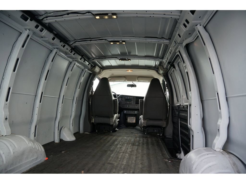 Used 2018 Chevrolet Express 2500 w/ Driver Convenience Package image 15