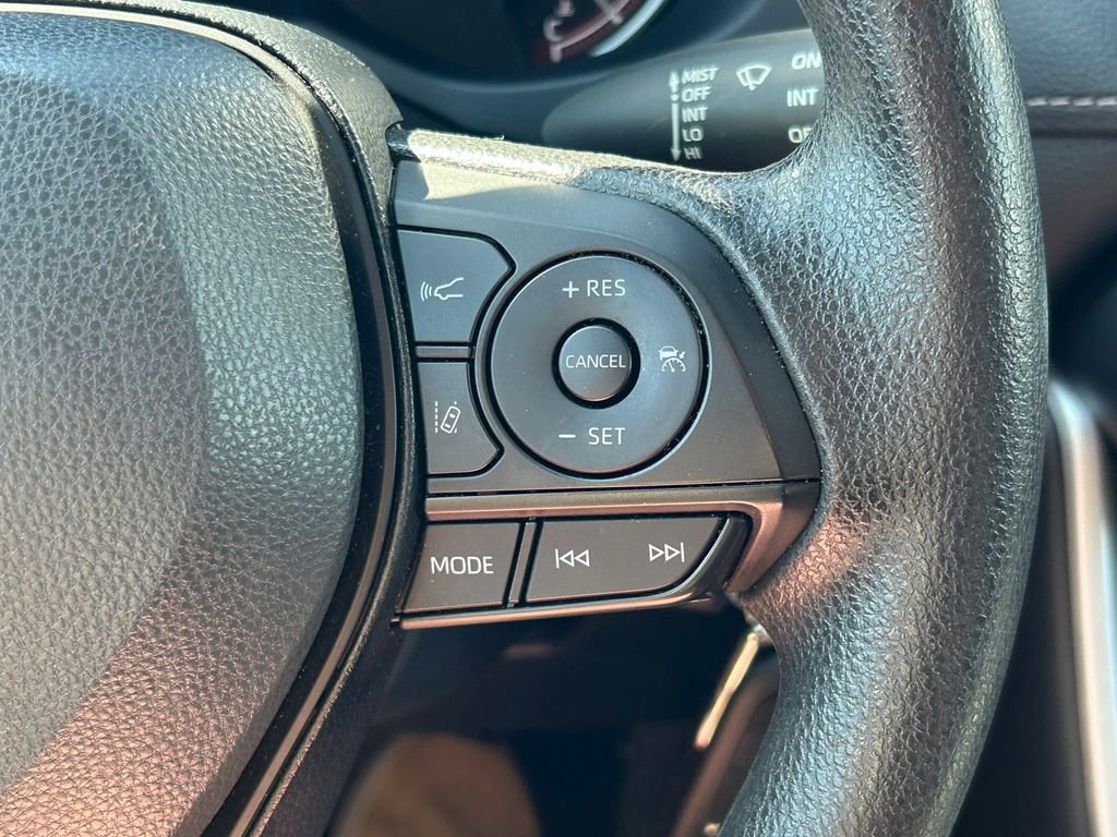 Certified 2025 Toyota RAV4 LE FWD image 33