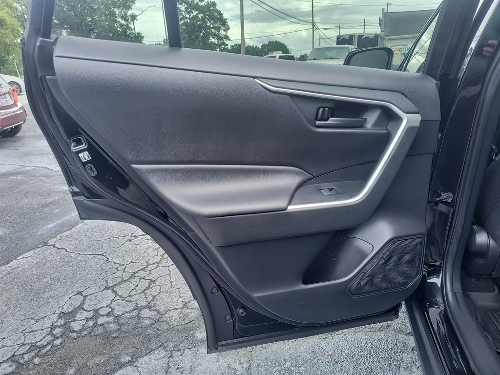 Used 2020 Toyota RAV4 LE image 29