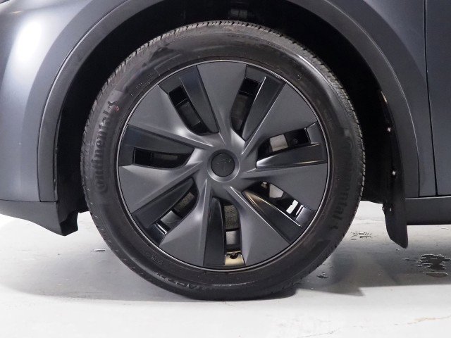 Used 2025 Tesla Model Y AWD image 41