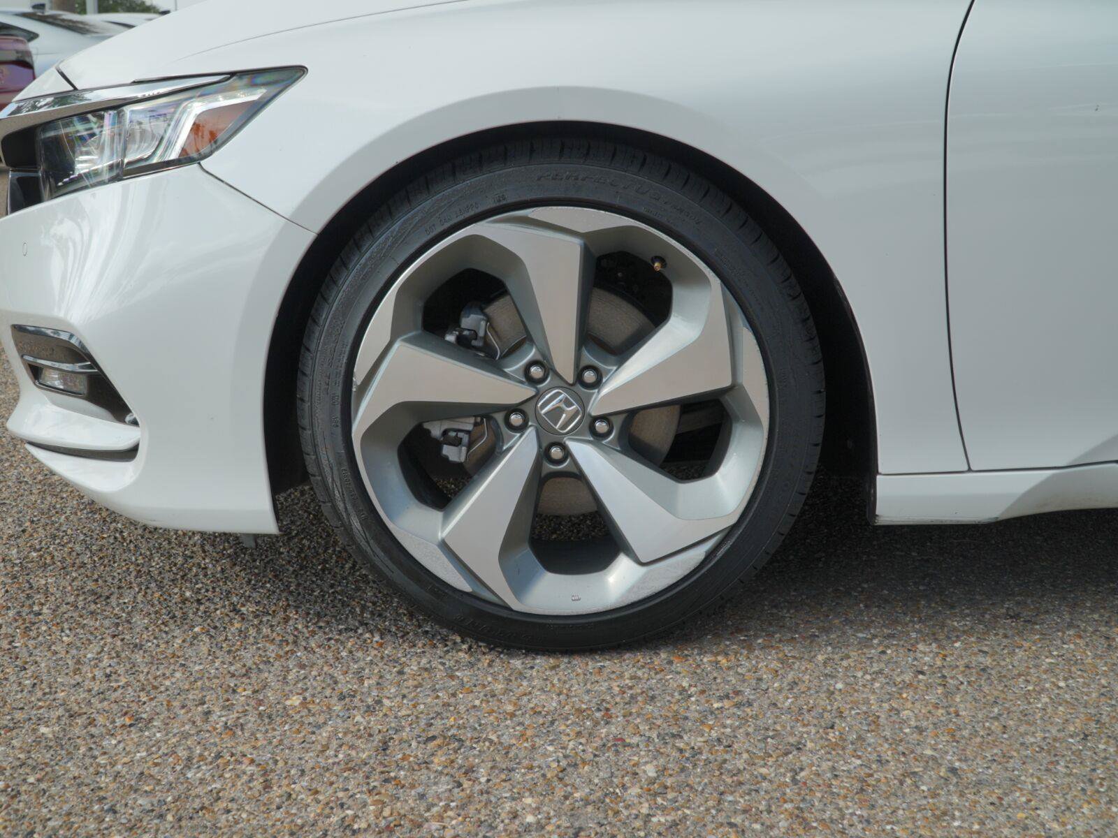 Used 2019 Honda Accord Touring image 17