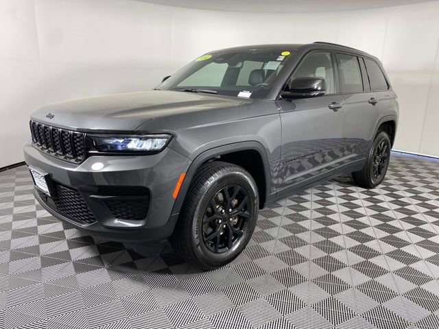 Used 2024 Jeep Grand Cherokee Altitude AWD/4WD image 4