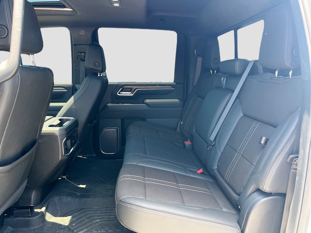 Used 2025 Chevrolet Silverado 3500 High Country w/ High Country Premium Package AWD/4WD image 27