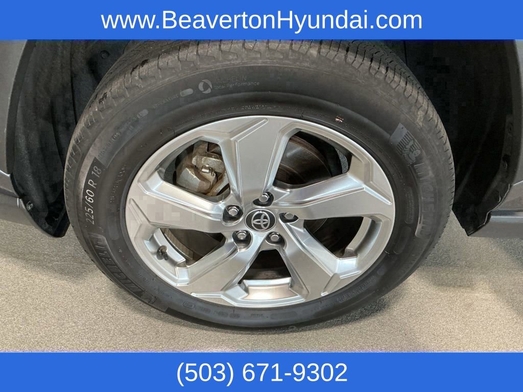 Used 2021 Toyota RAV4 XLE Premium image 28
