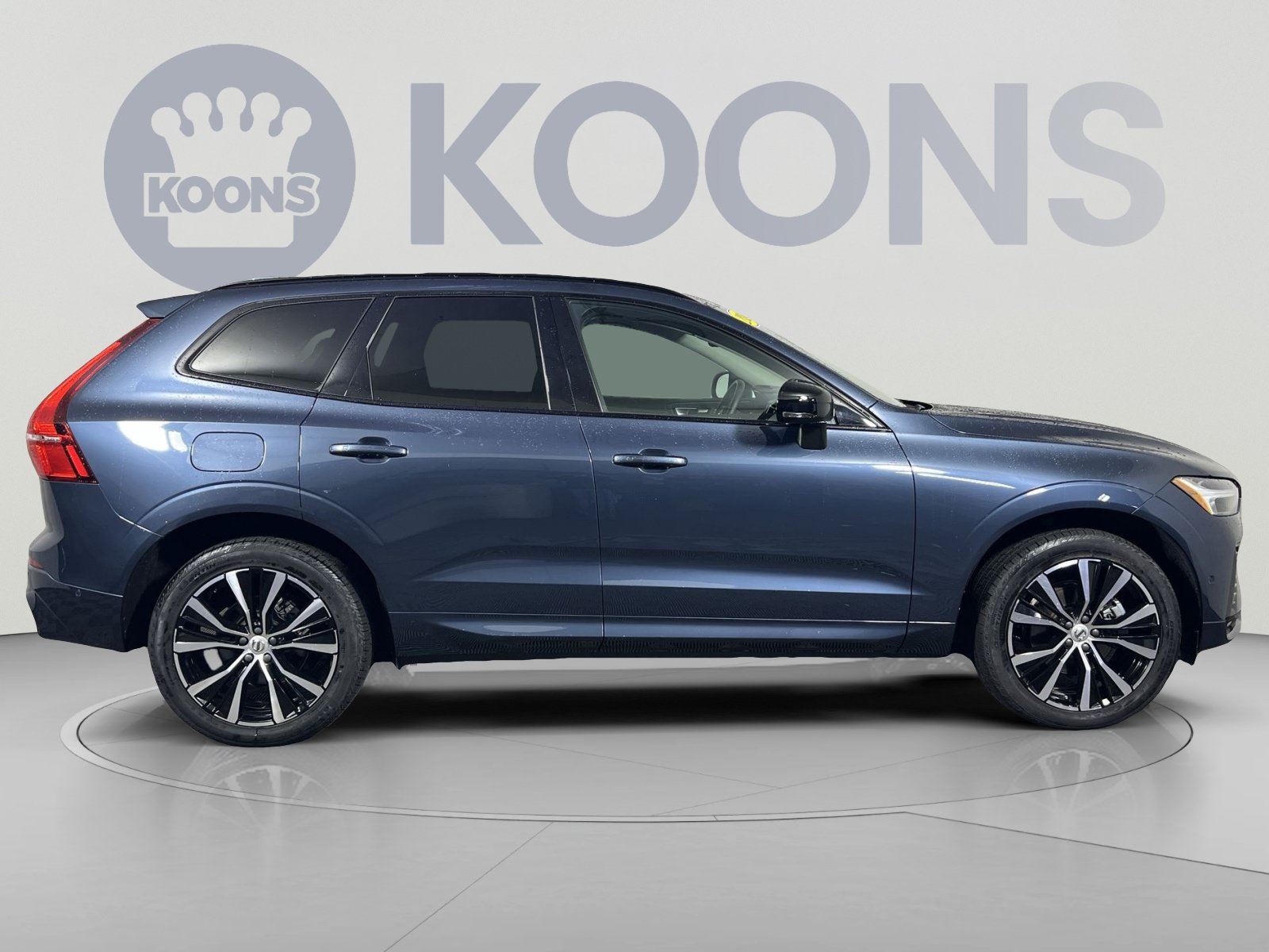 Used 2024 Volvo XC60 B5 Plus AWD/4WD image 8