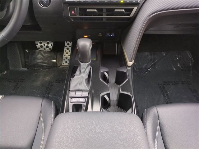 Used 2025 Toyota Camry SE image 18