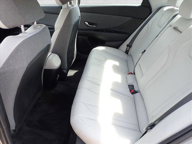 Used 2025 Hyundai Elantra Limited image 8