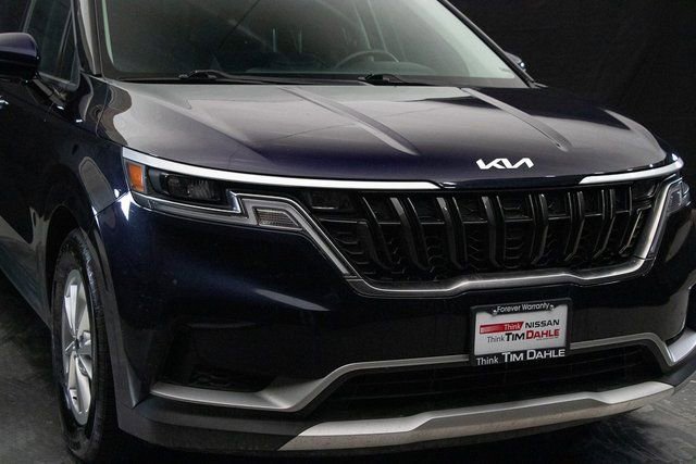 Used 2024 Kia Carnival LX image 3