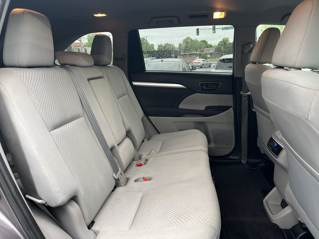 Used 2019 Toyota Highlander LE AWD/4WD image 19
