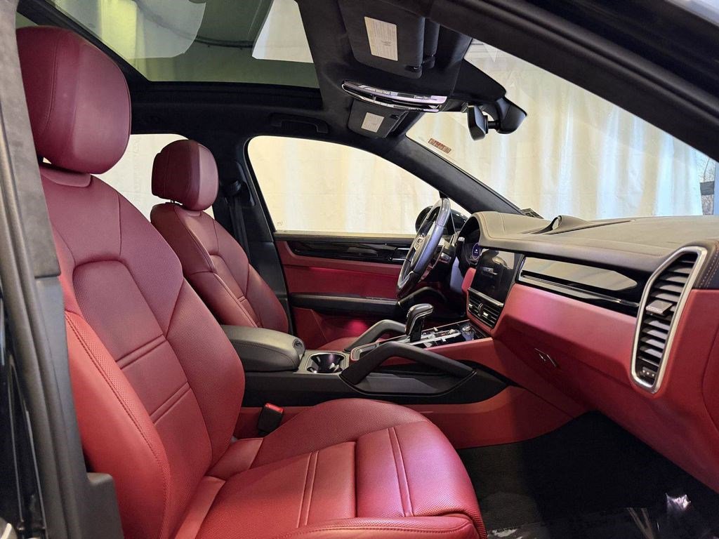 Used 2022 Porsche Cayenne S AWD/4WD image 2