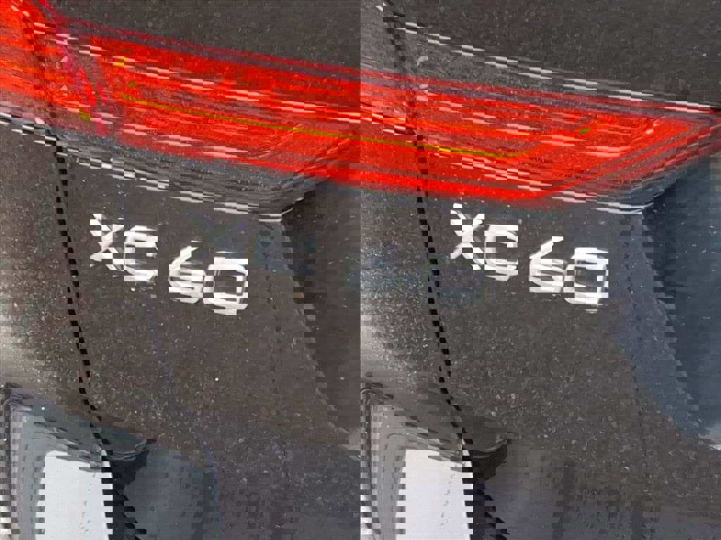 Used 2024 Volvo XC60 B5 Plus image 5