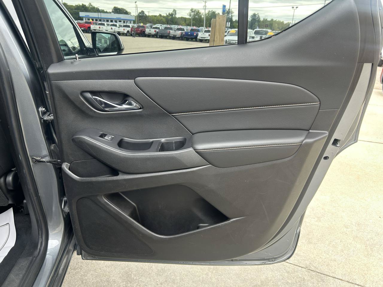 Used 2018 Chevrolet Traverse LS AWD/4WD image 16