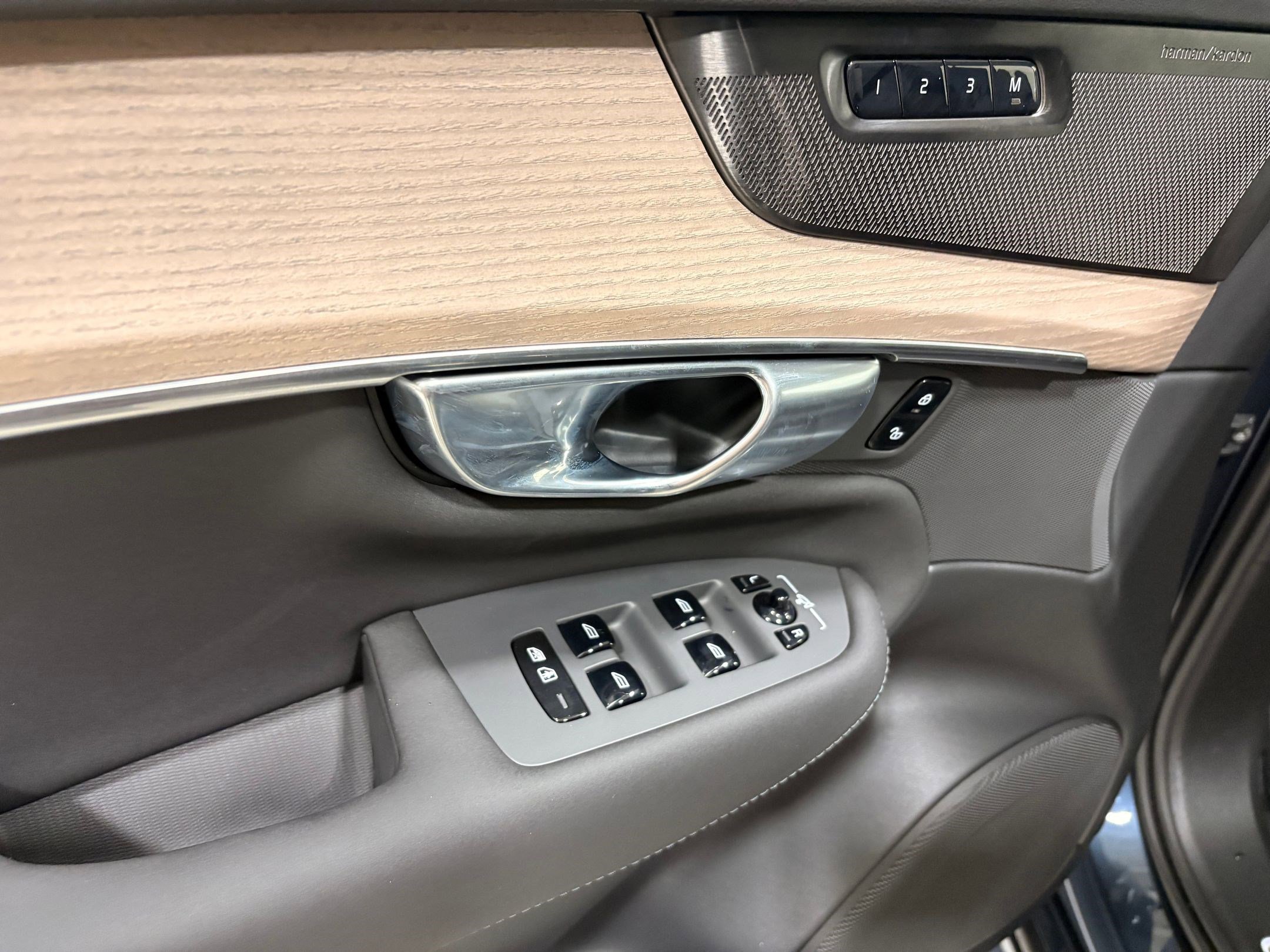 New 2026 Volvo XC90 T8 Plus image 13