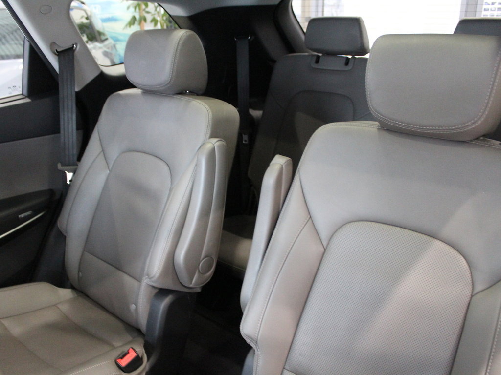 Used 2017 Hyundai Santa Fe Limited image 16