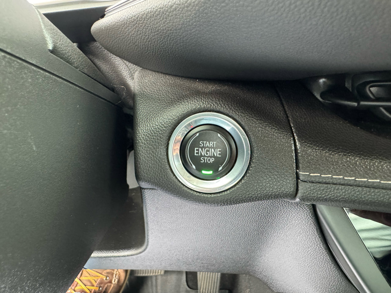 Used 2023 Buick Envision Avenir image 34