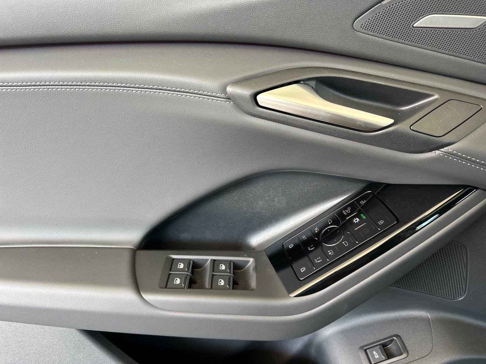 New 2027 Audi SQ6 e-tron Premium Plus AWD/4WD image 10