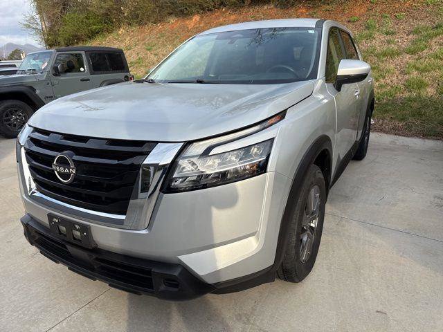 Used 2022 Nissan Pathfinder S image 12