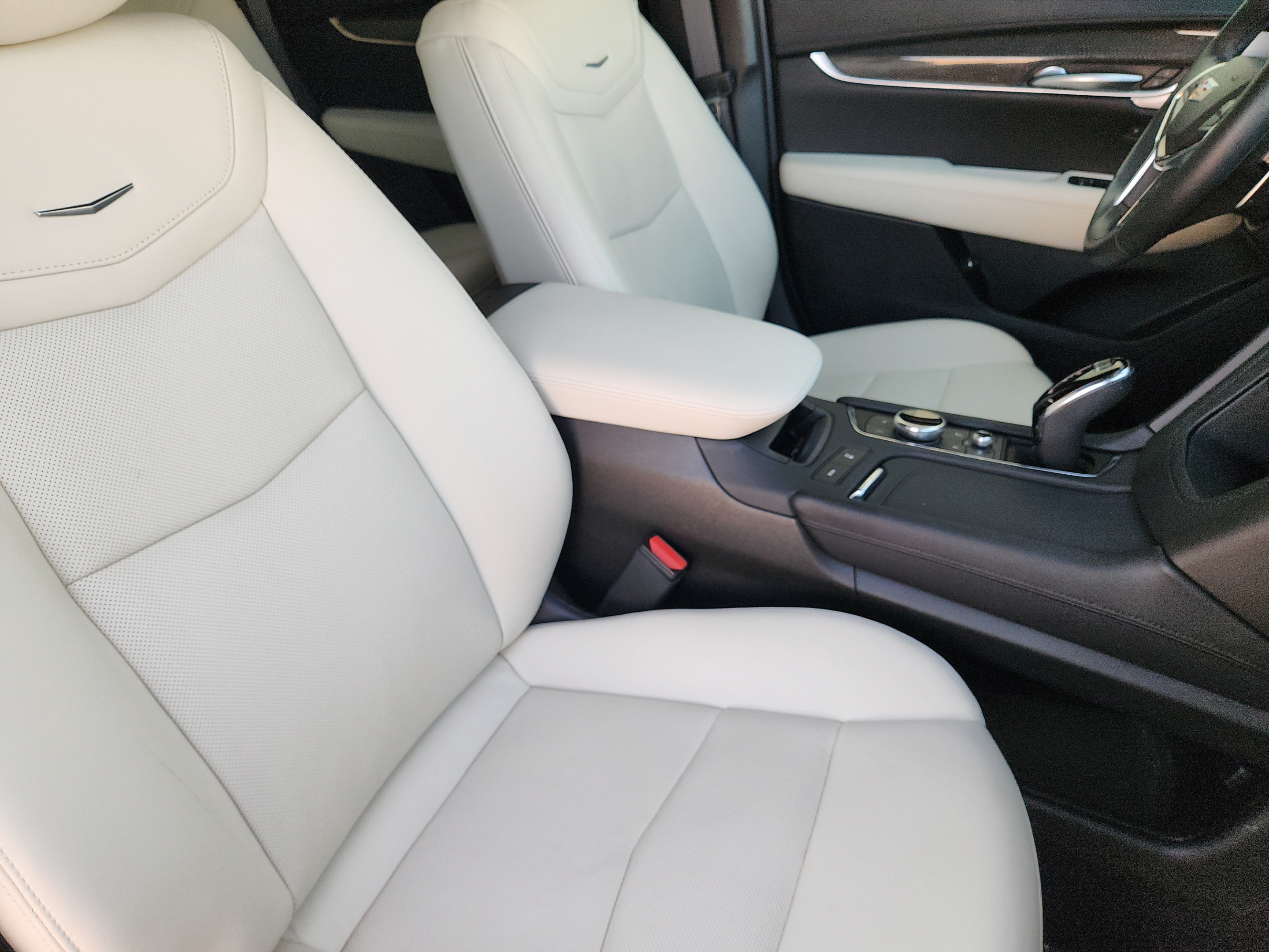 Used 2024 Cadillac XT5 Sportv w/ Technology Package AWD/4WD image 8