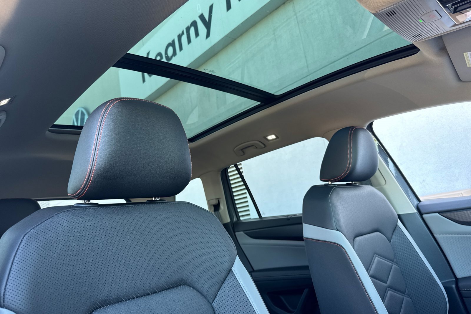 New 2025 Volkswagen Atlas Peak Edition SE image 18