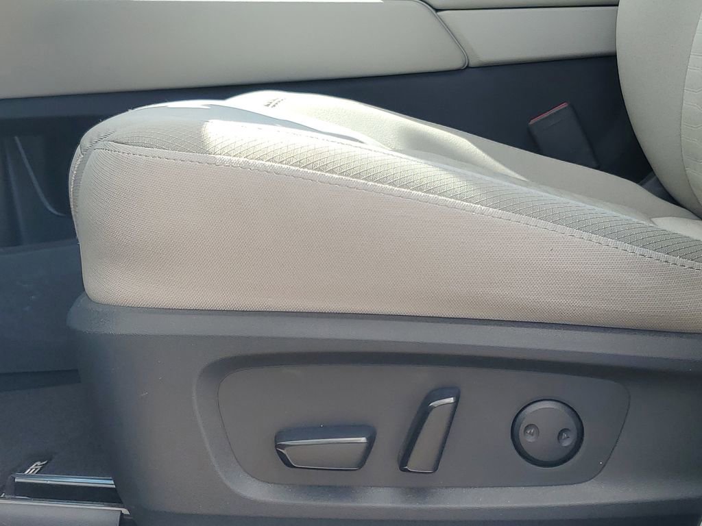 Used 2024 Nissan Pathfinder SV w/ SV Premium Package image 12