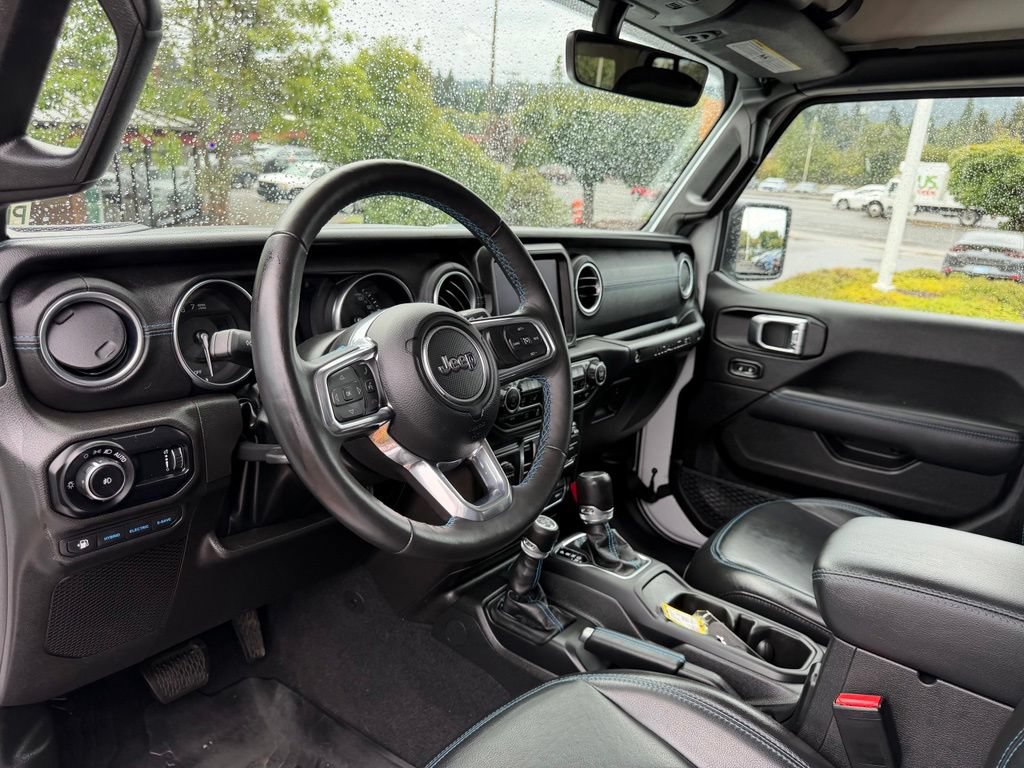 Used 2023 Jeep Wrangler Unlimited Rubicon 4xe w/ Cold Weather Group AWD/4WD image 15