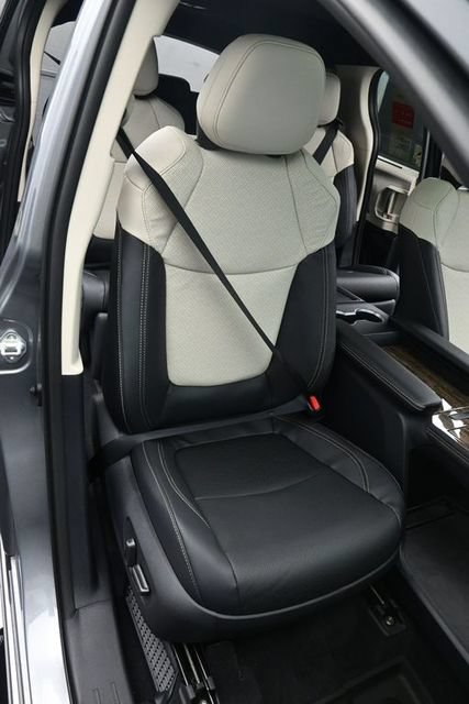 New 2026 Toyota Sienna Limited FWD image 16