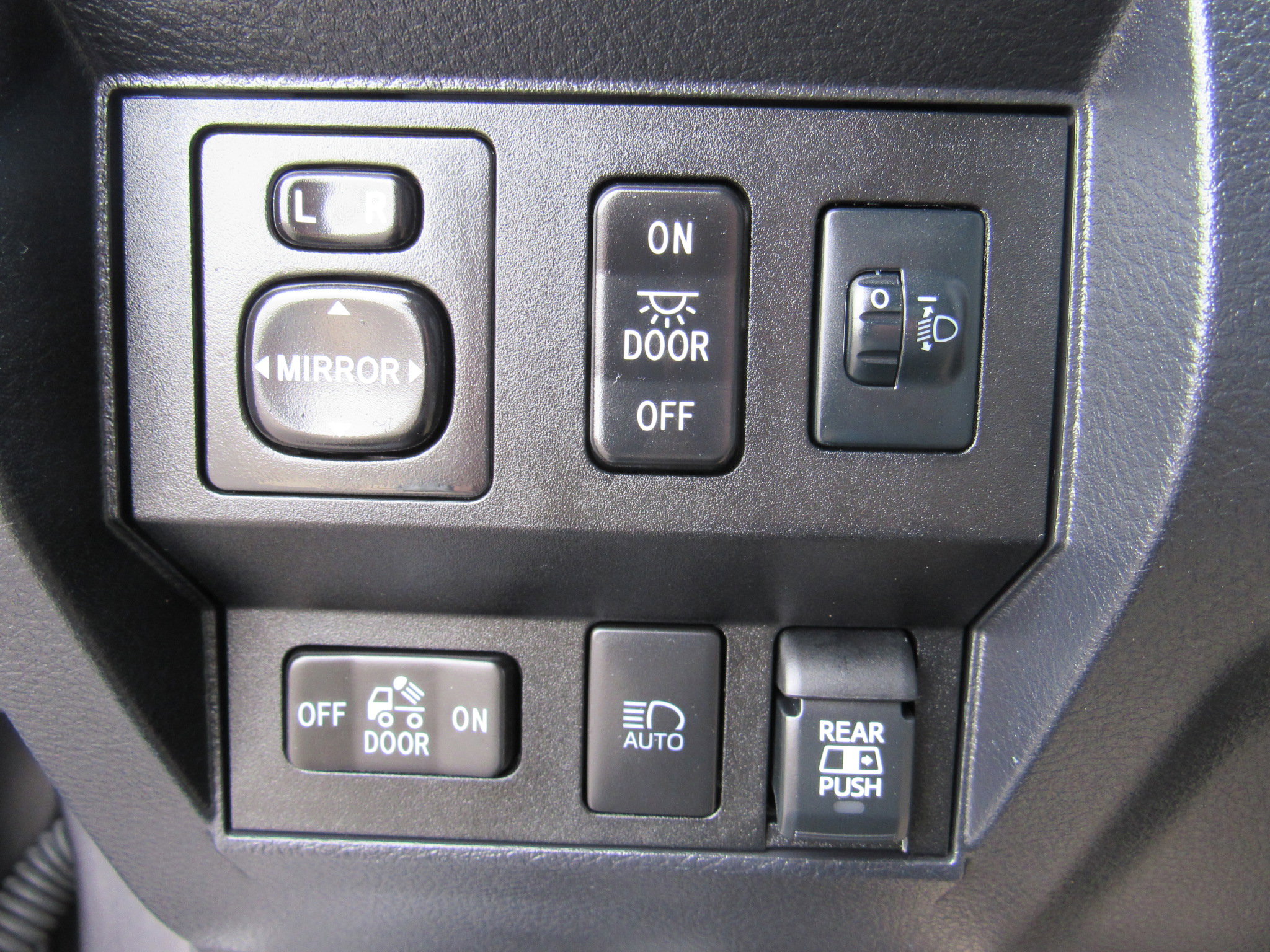 Used 2019 Toyota Tundra Limited w/ Limited Premium Package image 11