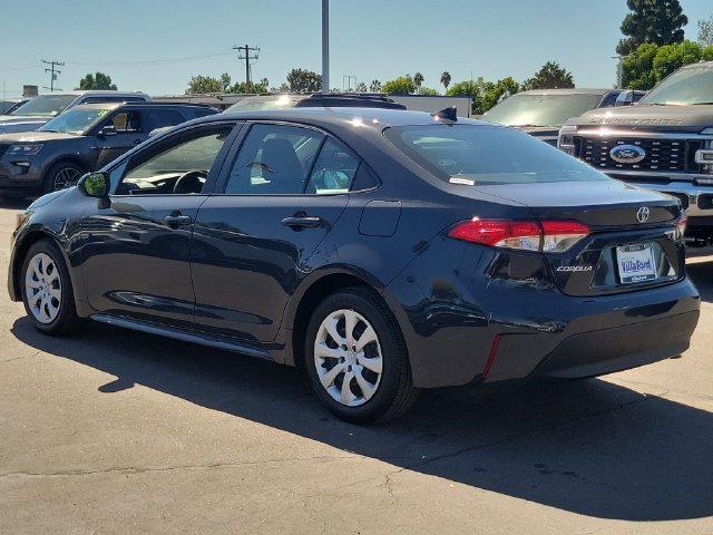 Used 2025 Toyota Corolla LE FWD image 2