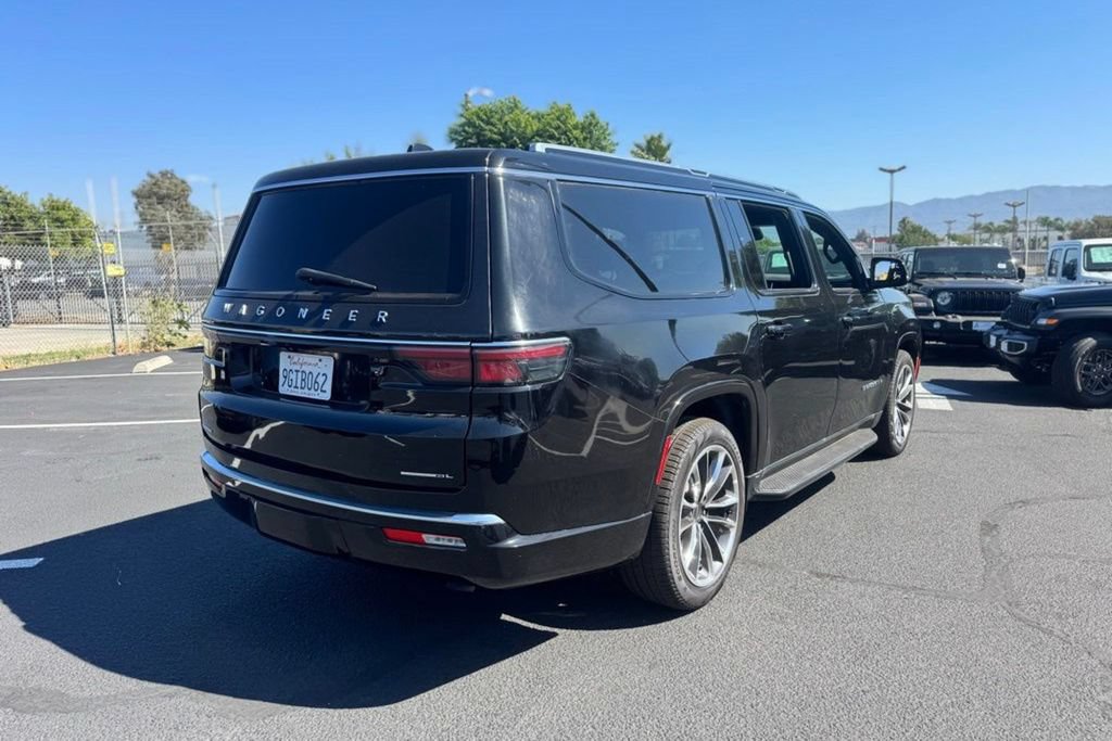 Used 2023 Jeep Wagoneer L Series II w/ Premium Group I AWD/4WD image 4