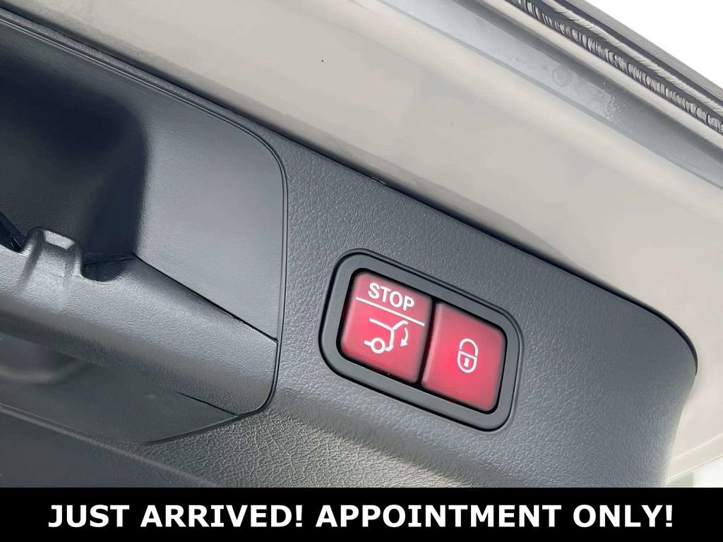 Used 2023 Mercedes-Benz EQB 350 4MATIC SUV image 15
