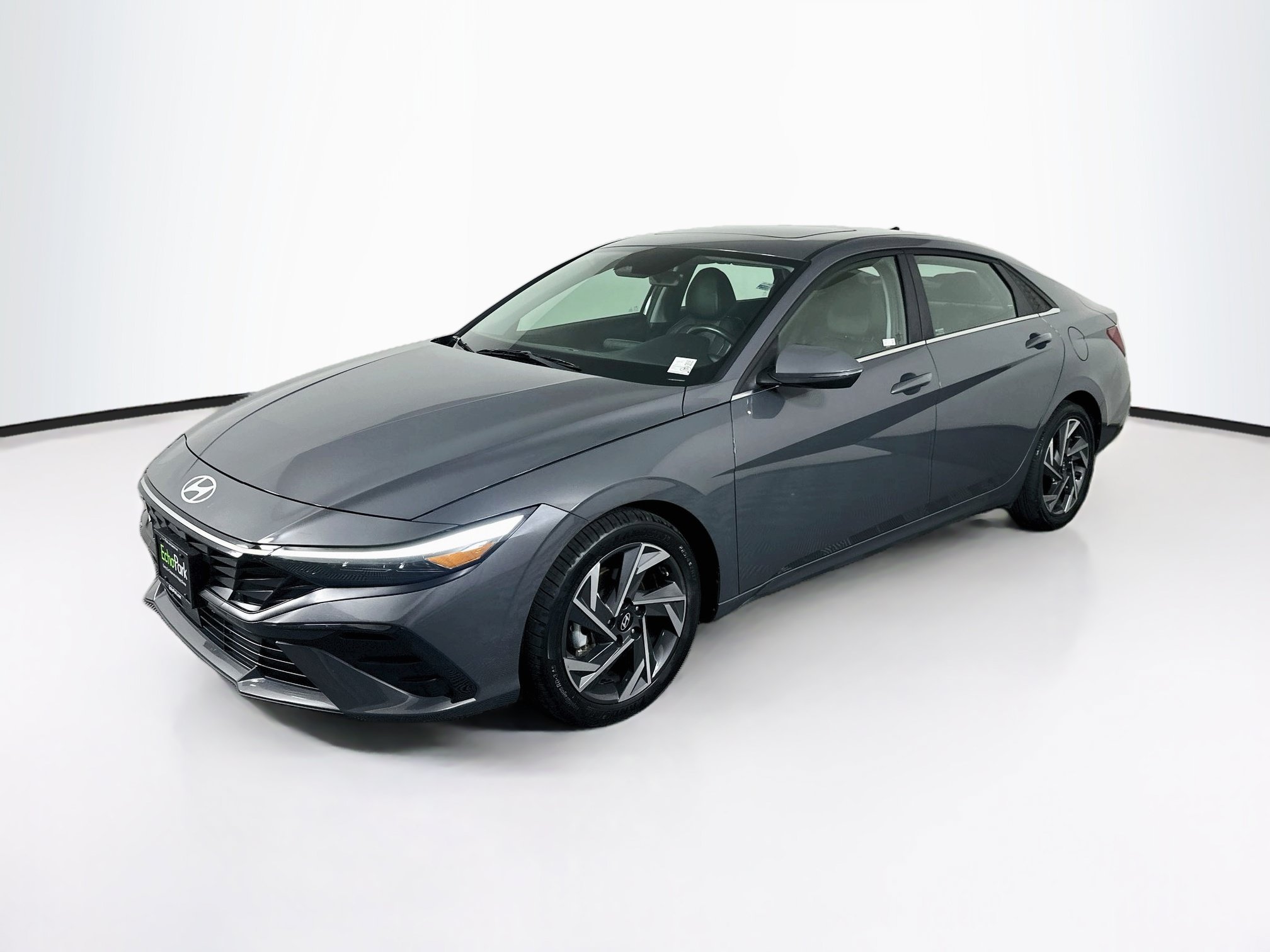 Used 2025 Hyundai Elantra Limited FWD image 3