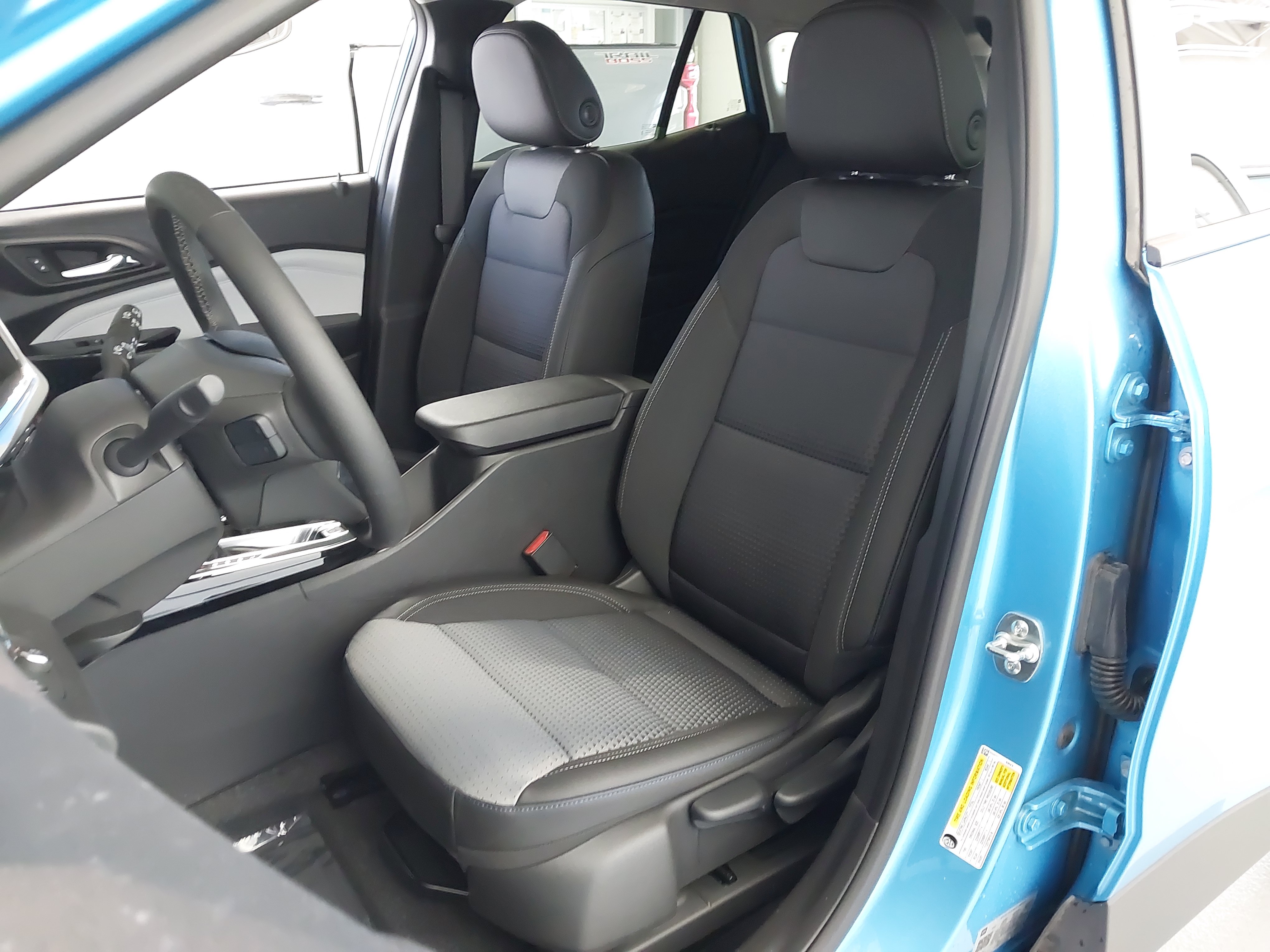 Used 2025 Chevrolet Trax LT w/ Driver Confidence Package FWD image 23