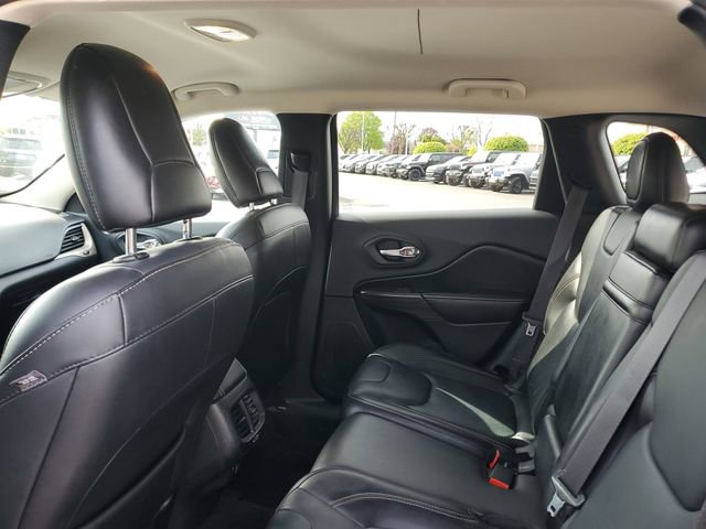 Used 2016 Jeep Cherokee Latitude w/ North All-Season Group AWD/4WD image 10