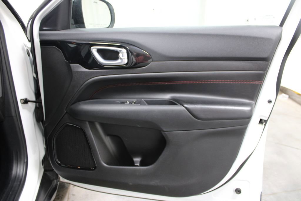 Used 2025 Jeep Compass Trailhawk AWD/4WD image 33