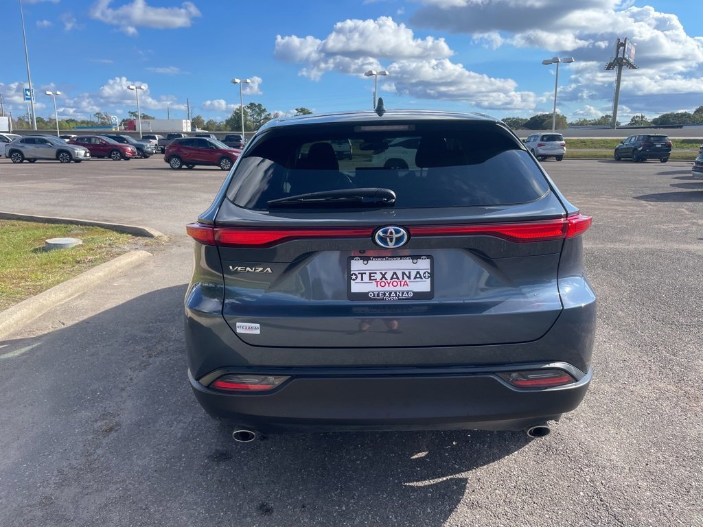 Used 2024 Toyota Venza LE image 6