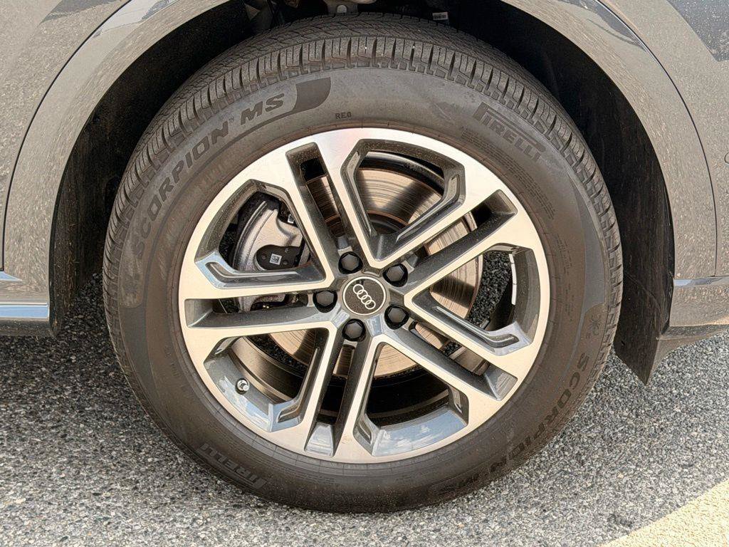 Certified 2025 Audi Q5 Premium w/ Convenience Package AWD/4WD image 22