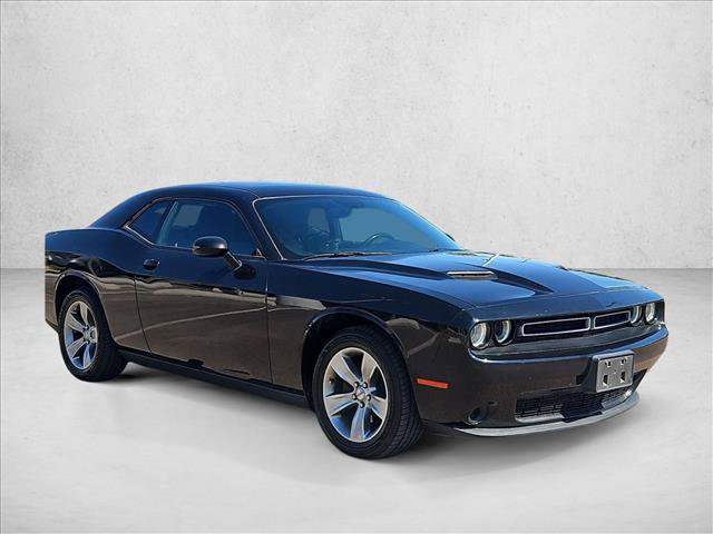 Used 2016 Dodge Challenger SXT RWD image 4