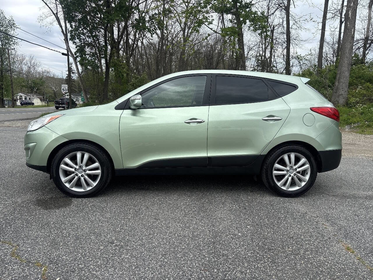 Used 2011 Hyundai Tucson Limited w/ Premium Pkg 3 AWD/4WD image 2